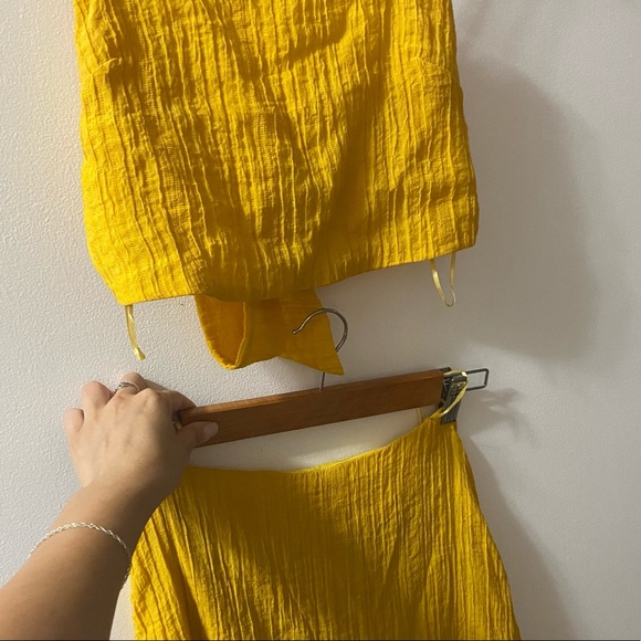 Open for pics! Two Piece Yellow linen tank+skirt - Picture 2 of 6